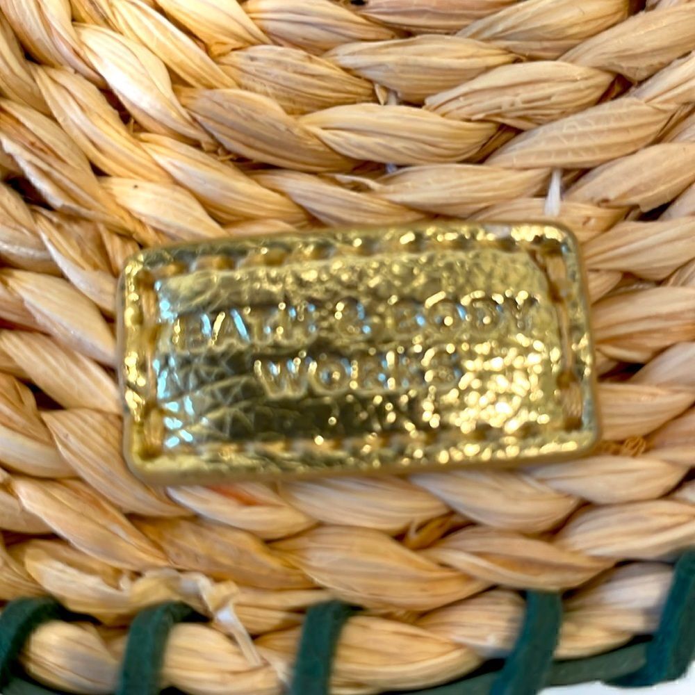 Bath and body Works round wicker Crossbody purse new small - Picture 6 of 7
